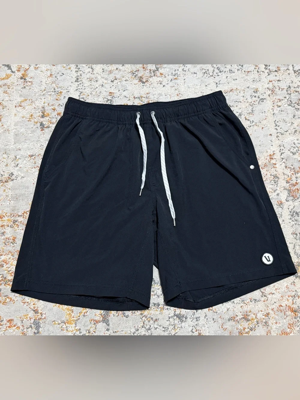 Vuori Men's black Kore Shorts size Large